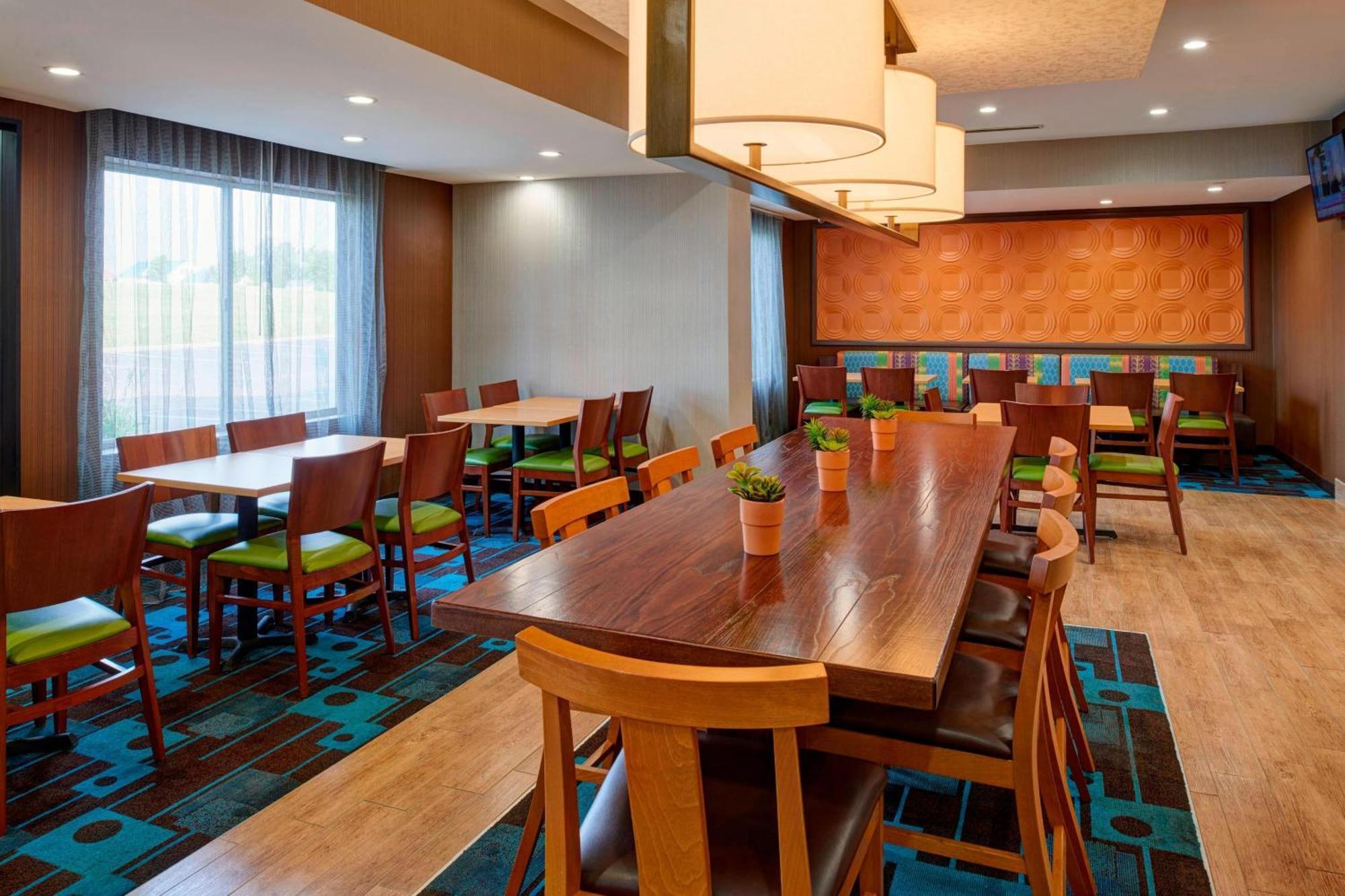 Fairfield Inn By Marriott Richmond New Paris Exterior photo