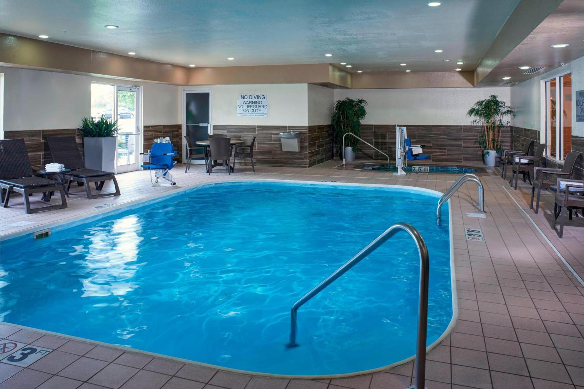 Fairfield Inn By Marriott Richmond New Paris Exterior photo