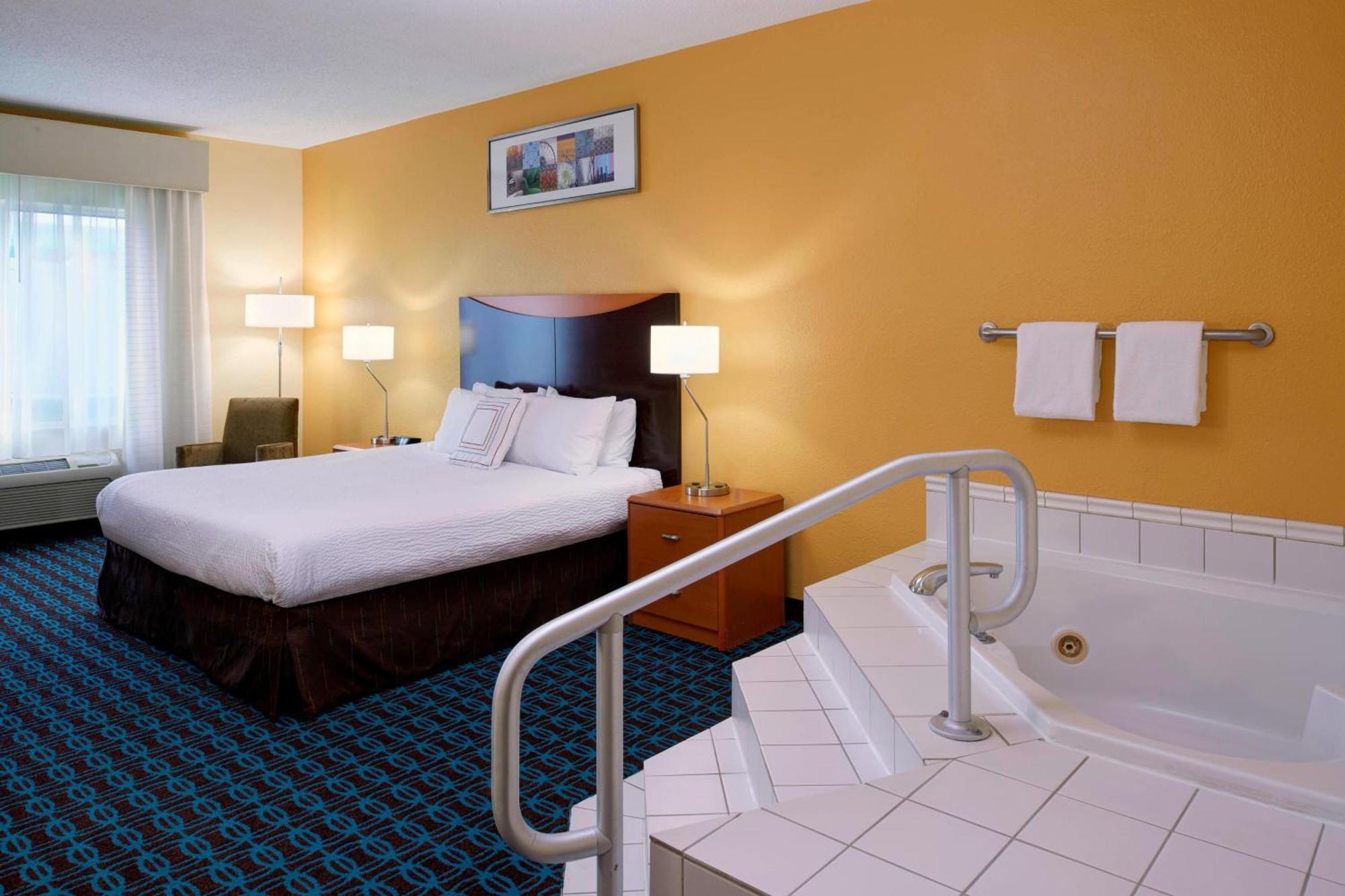 Fairfield Inn By Marriott Richmond New Paris Exterior photo