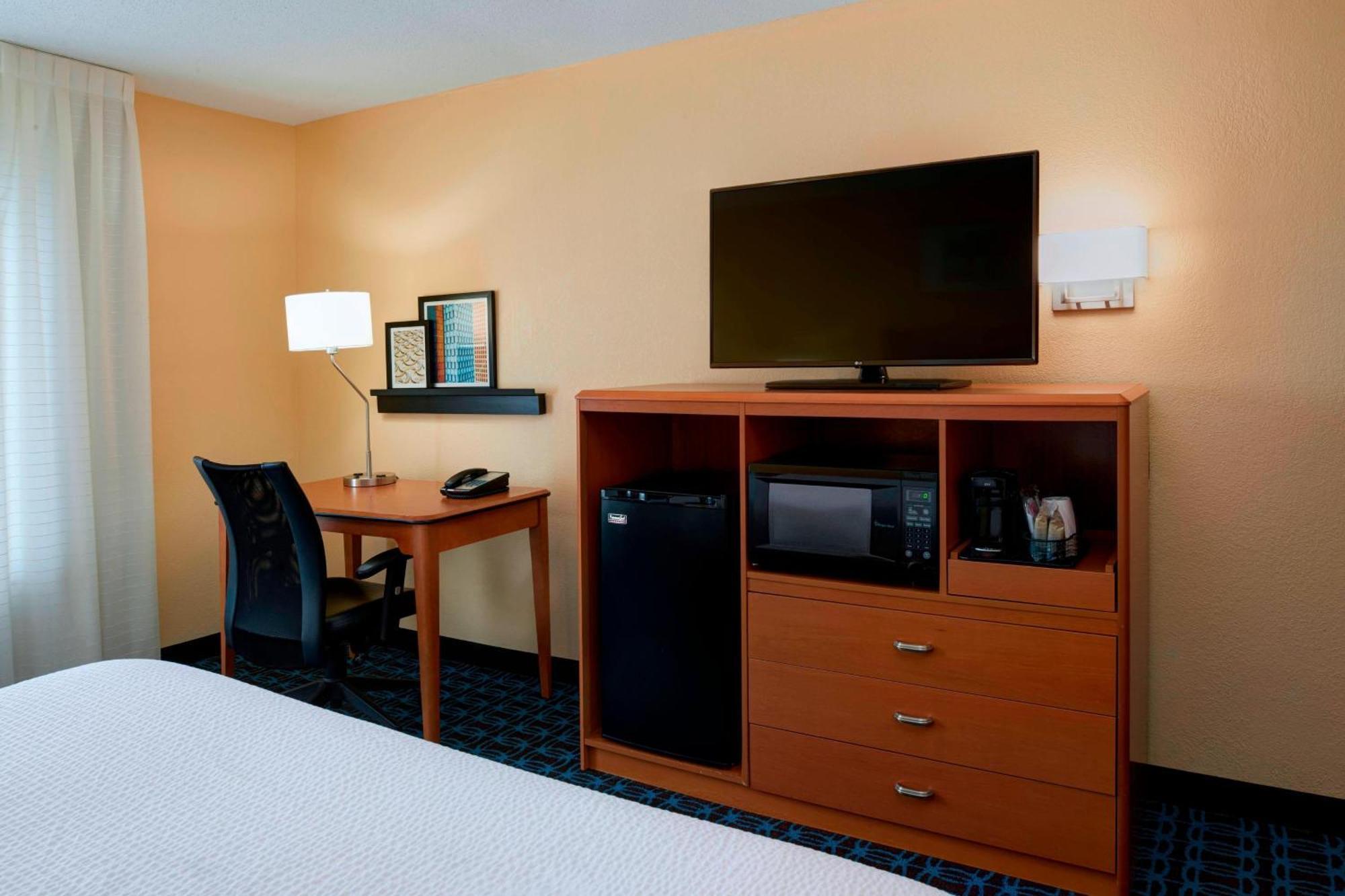 Fairfield Inn By Marriott Richmond New Paris Exterior photo
