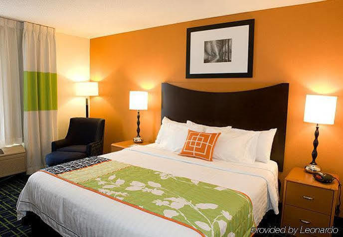 Fairfield Inn By Marriott Richmond New Paris Exterior photo